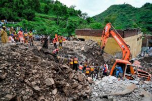 Pakistan monsoon floods death toll nears 400 amid rescue efforts