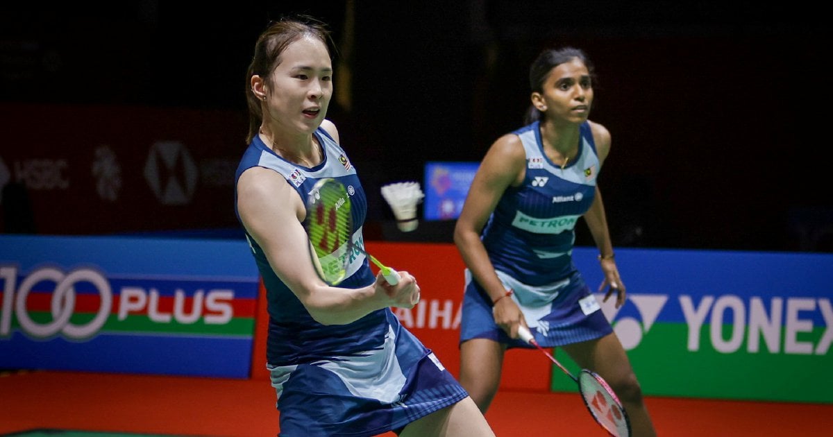 Pearly-Thinaah stroll into World Championships quarter-finals