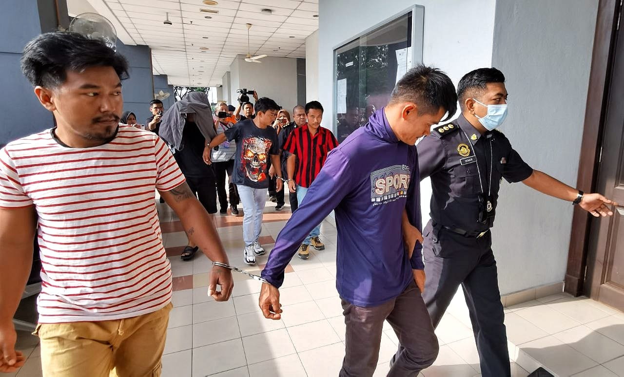 Pekerja kopitiam, empat warga Myanmar didakwa miliki LPG secara haram