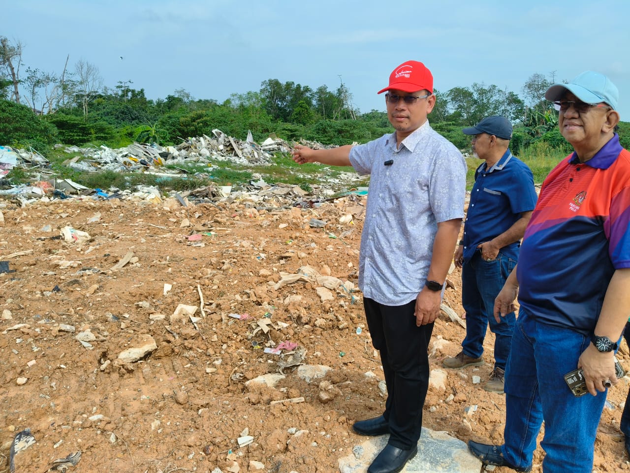 Penduduk terima RM30 setiap kali lori masuk buang sampah haram