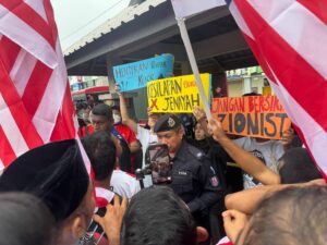 Perarakan Himpunan Solidariti Jalur Gemilang hampir kecoh