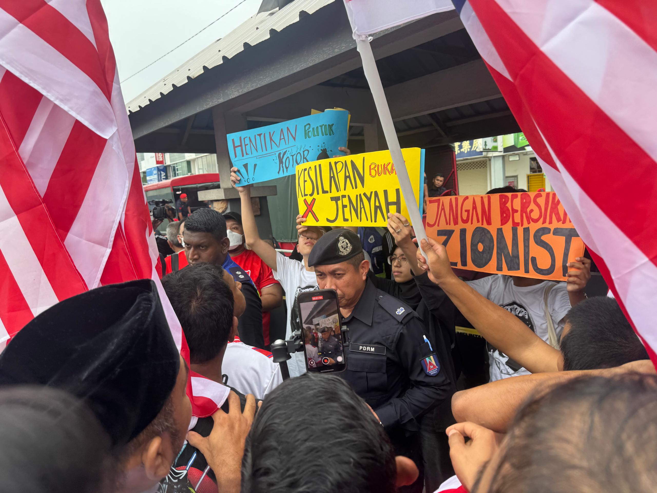Perarakan Himpunan Solidariti Jalur Gemilang hampir kecoh
