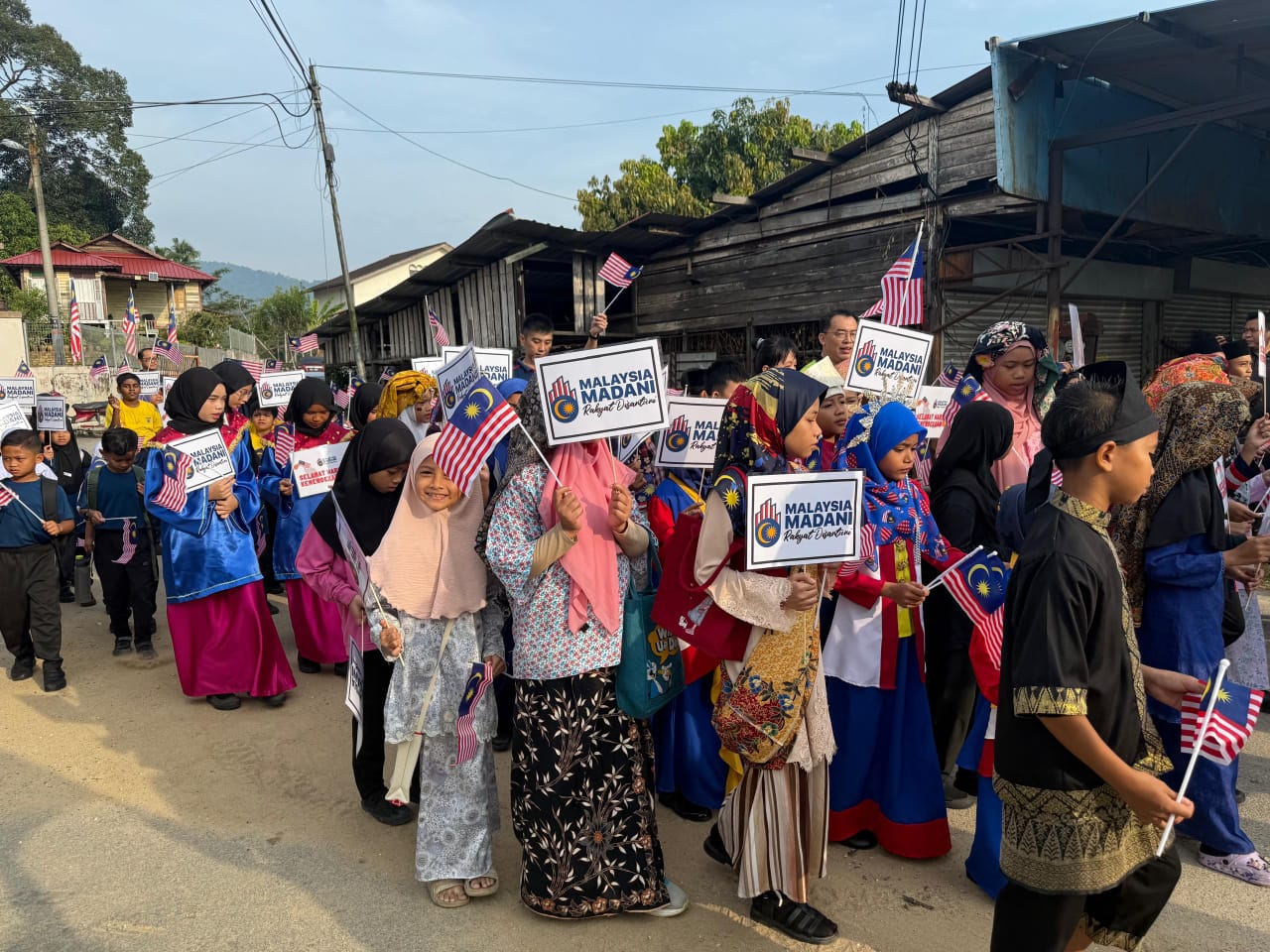 Perarakan murid sekolah rendah DUN Johol menjelang hari kebangsaan