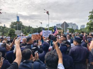 Protestors gather outside Parliament, demand review of Urban Renewal Act