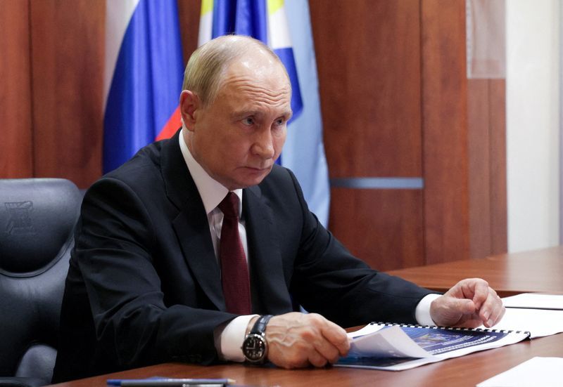 Putin told Trump he could relax some territorial claims in exchange for Donetsk region, FT reports
