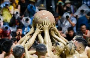 QuickCheck: Is there a mud-themed ball sport in Vietnam?