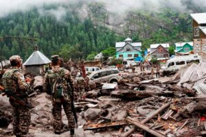 Ramai tertimbus lumpur selepas tragedi hujan badai di Kashmir, 60 terbunuh