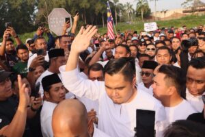 Ratusan penyokong berkumpul beri sokongan kepada Akmal Saleh
