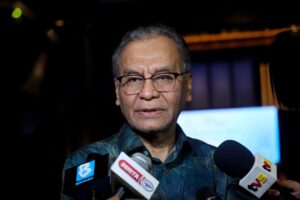 Reluctance to serve in East Malaysia among reasons contract medical officers resign, says Dzulkefly