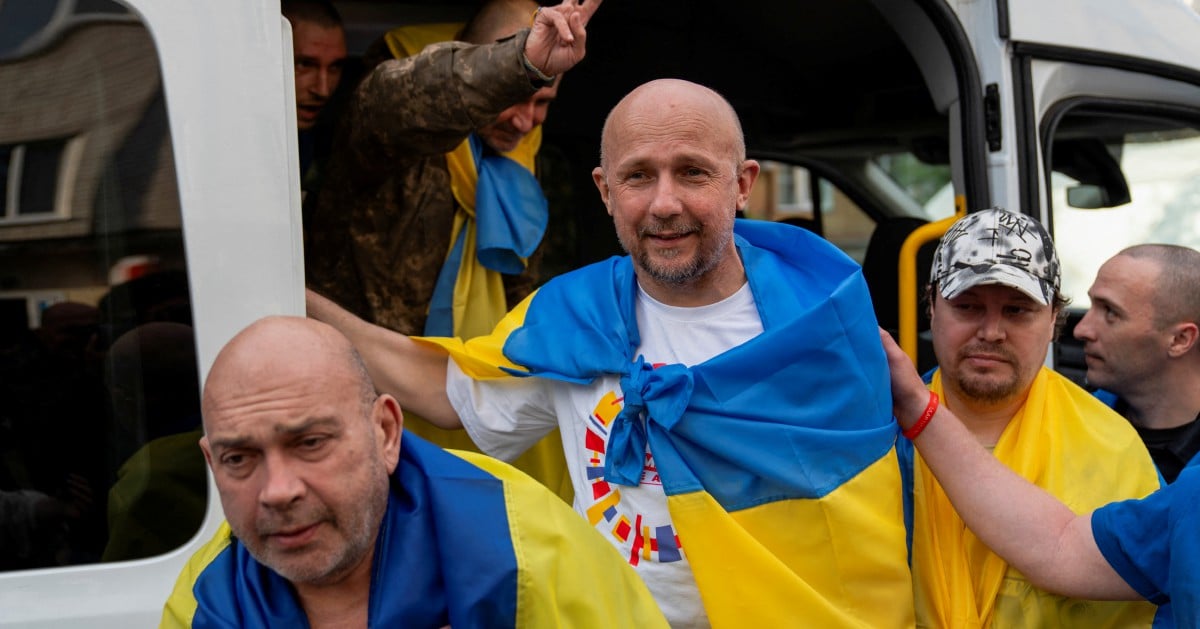 Russia and Ukraine exchange POWs, civilians