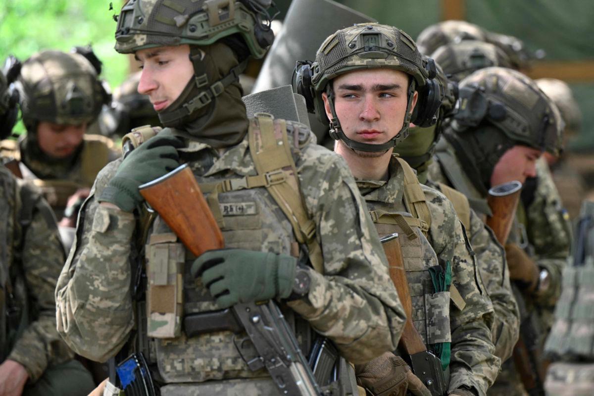 Russian bombers take off for possible Ukraine attack, Air Force warns