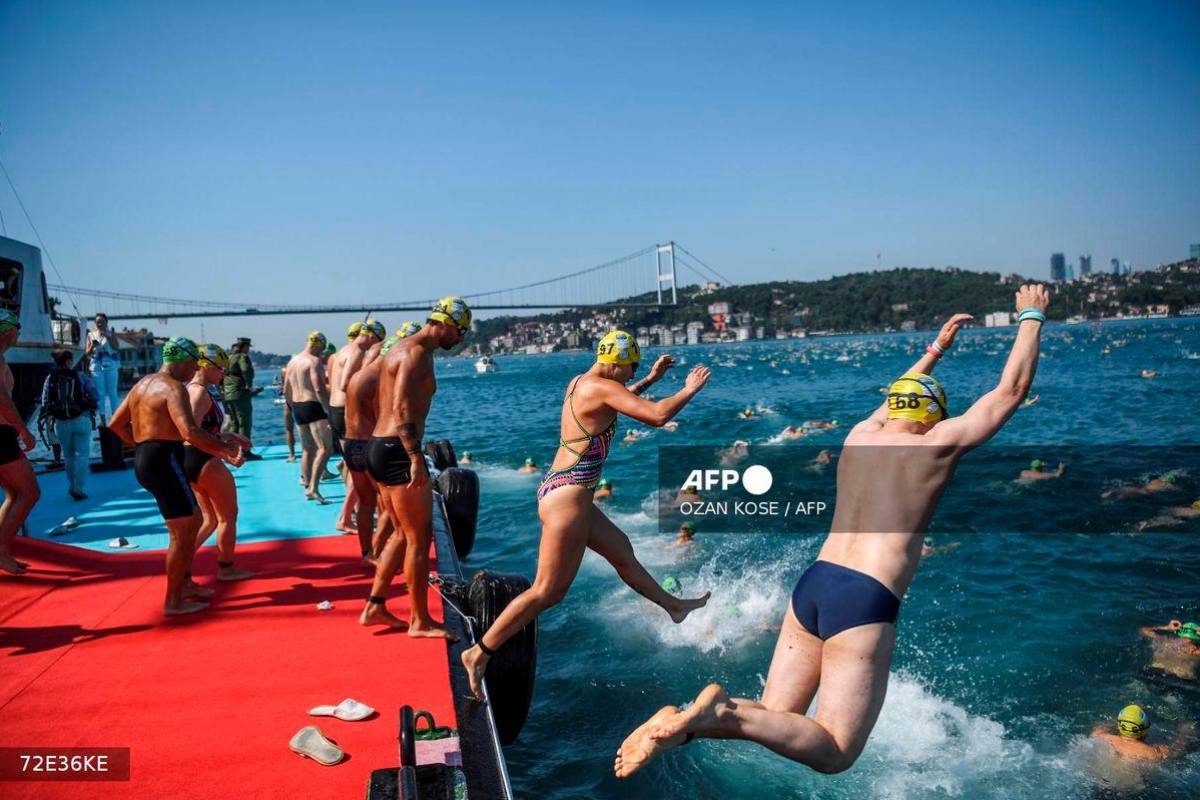Russian swimmer missing during Bosphorus cross-continental race in Istanbul