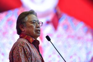 Sarawak strongly supports Chinese independent schools, says Abang Johari