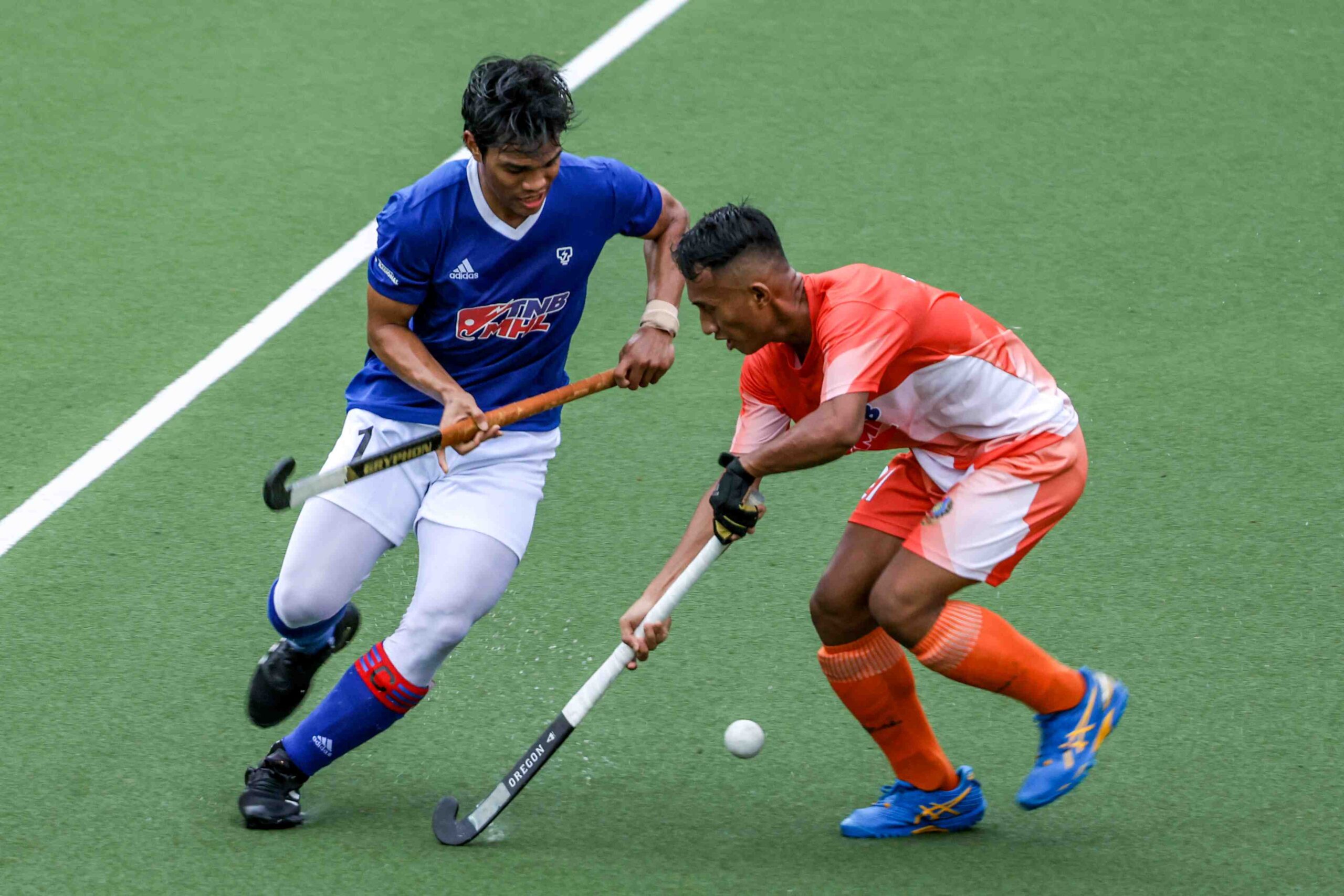 Senior bantu Sarjit bimbing pemain muda