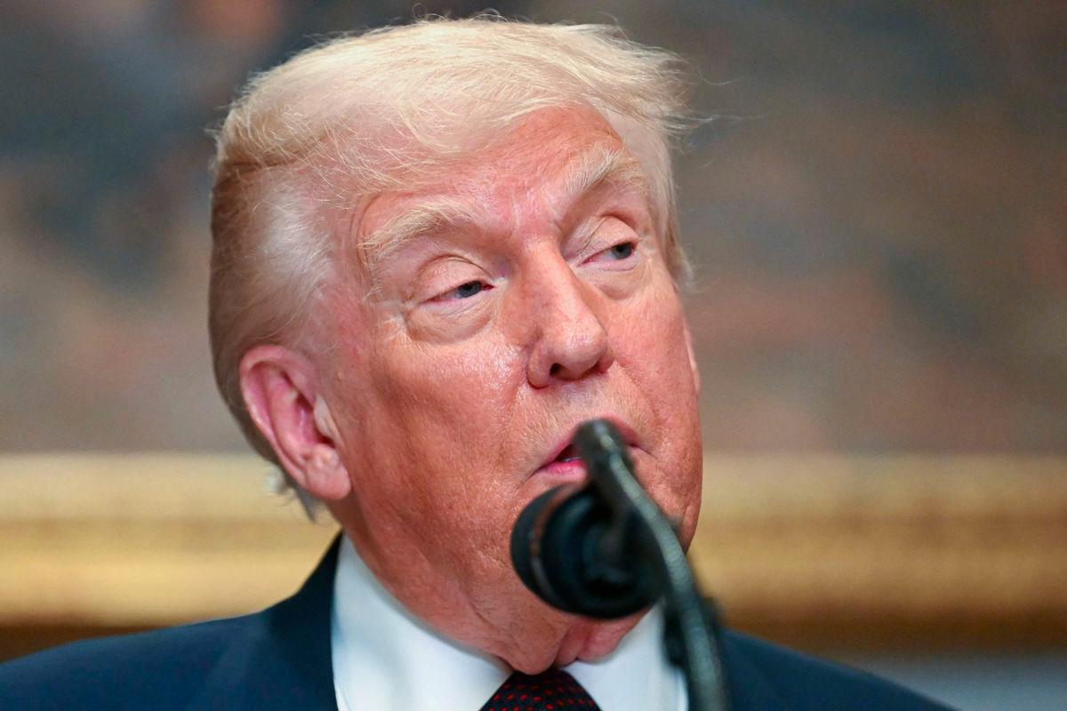 Smithsonian removes Trump impeachment display label