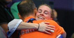 Steenbergen wins world 100m freestyle to deny O'Callaghan