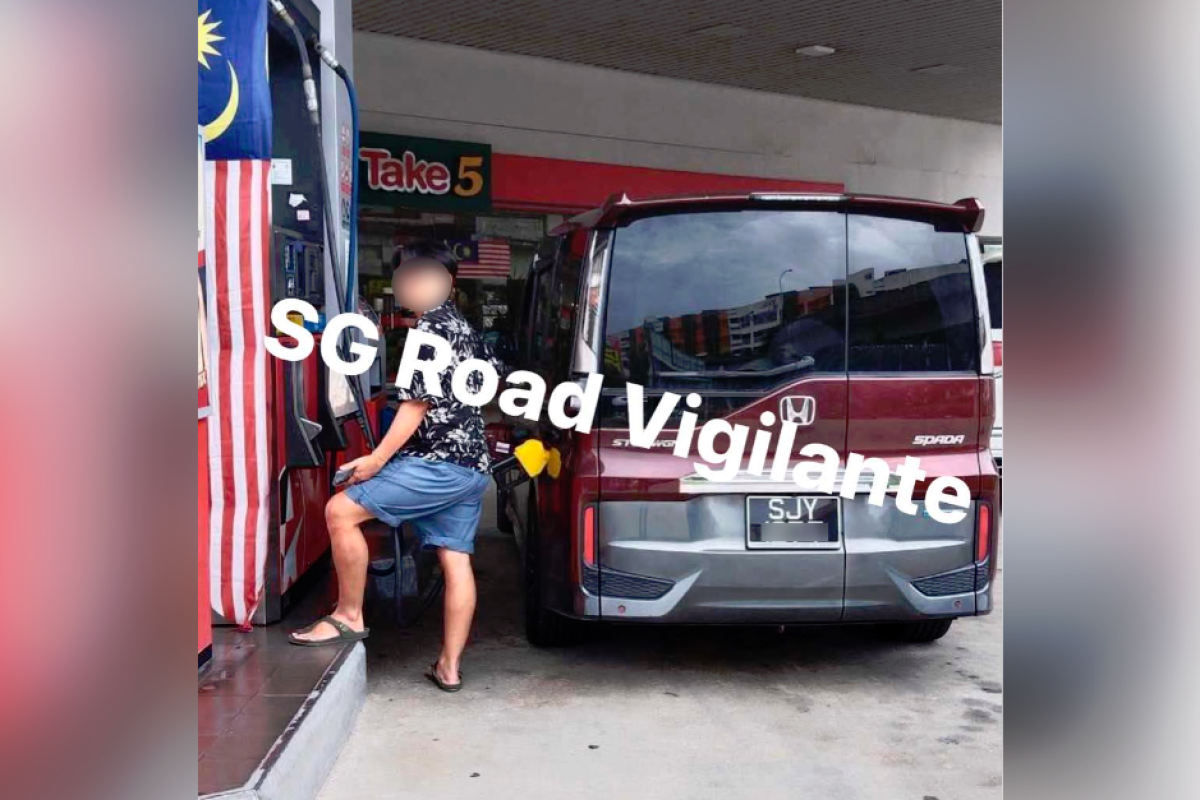 “Still Can Pose Like a Model” — SG MPV driver fuels with RON95, netizens slam smugness