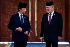 Sultan Brunei diberi sambutan negara di Istana Negara