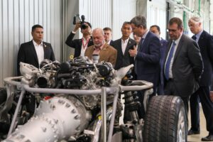 Sultan Ibrahim lawat Pusat Pembangunan Teknologi Automotif terkemuka Russia