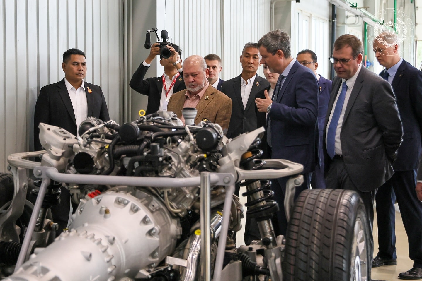 Sultan Ibrahim lawat Pusat Pembangunan Teknologi Automotif terkemuka Russia