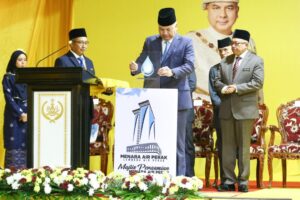 Sultan Nazrin rasmi ibu pejabat baharu Lembaga Air Perak