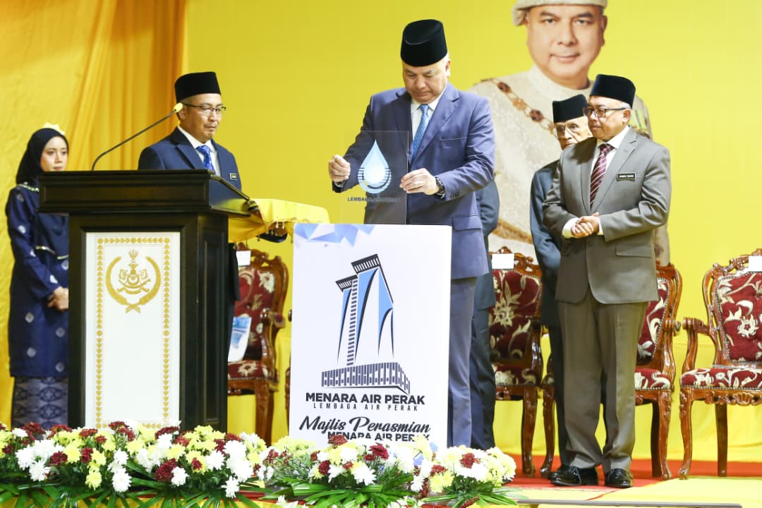 Sultan Nazrin rasmi ibu pejabat baharu Lembaga Air Perak