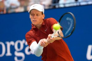 Swiatek and Sinner cruise into US Open second round with dominant wins
