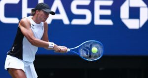 Swiatek recovers to reach US Open third round