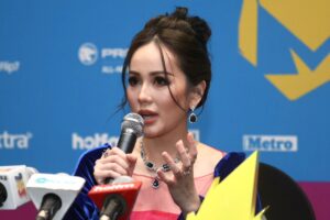 Tak berkecil hati, saya tak rasa disindir - Sophia Albarakbah