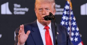 Trump says wants three-way meeting with Putin, Zelensky
