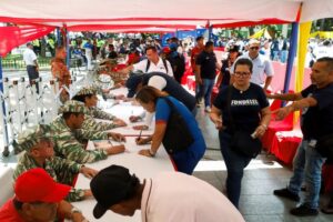 US-Venezuela tensions rise as US warships arrive in Southern Caribbean
