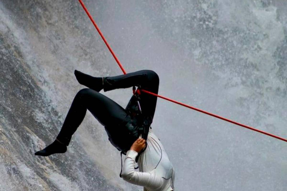 Water abseiling tarik minat ramai terutamanya wanita dan anak muda