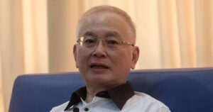 Wee tells Umno Youth chief to stop threats over Jalur Gemilang case