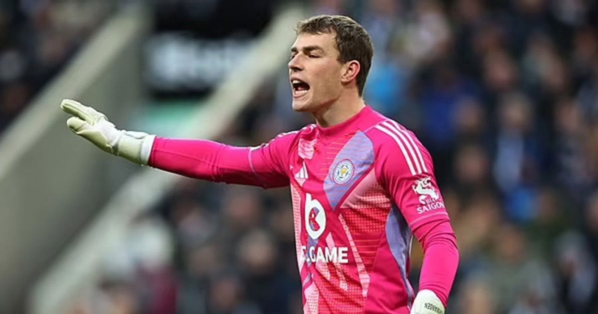 West Ham sign Leicester goalkeeper Hermansen