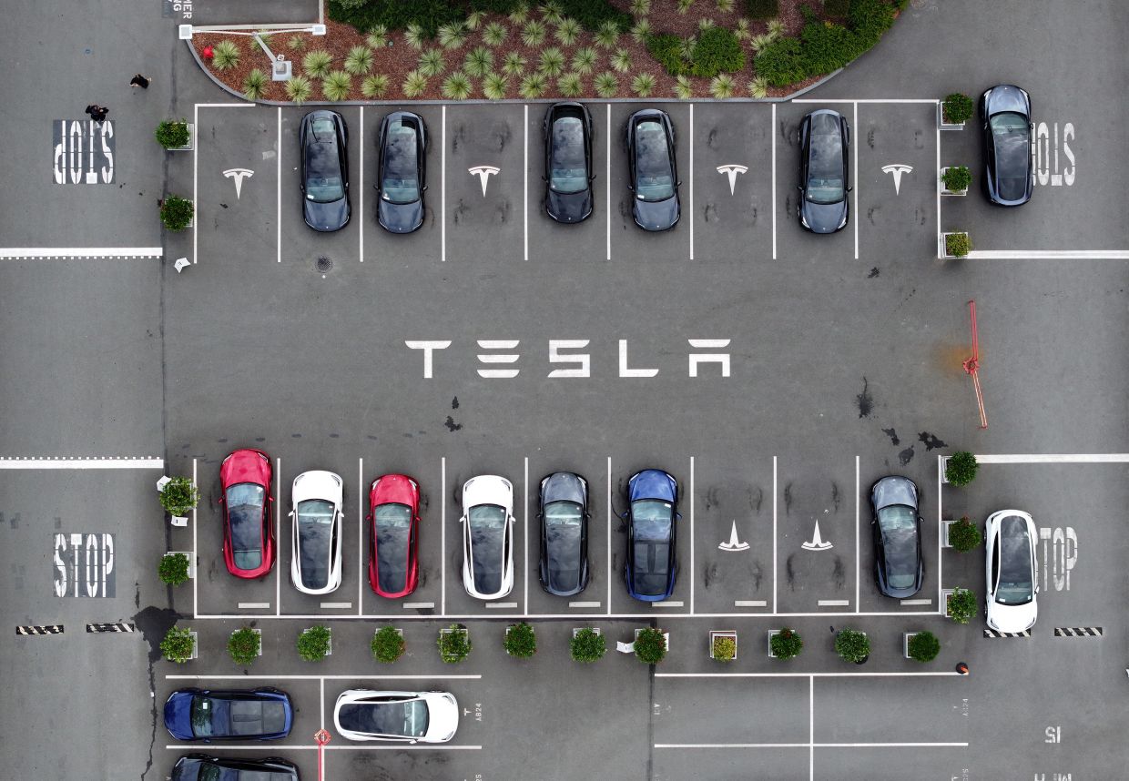 With more self-driving cars on the road, US states put more rules in place