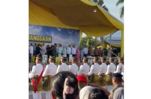 Woman detained after attempting to hug Sultan Nazrin at National Day event