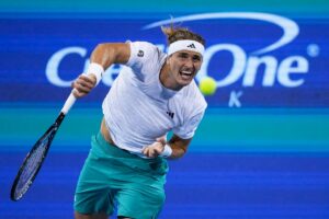 Zverev dominates in Cincinnati Open, Shelton advances after injury