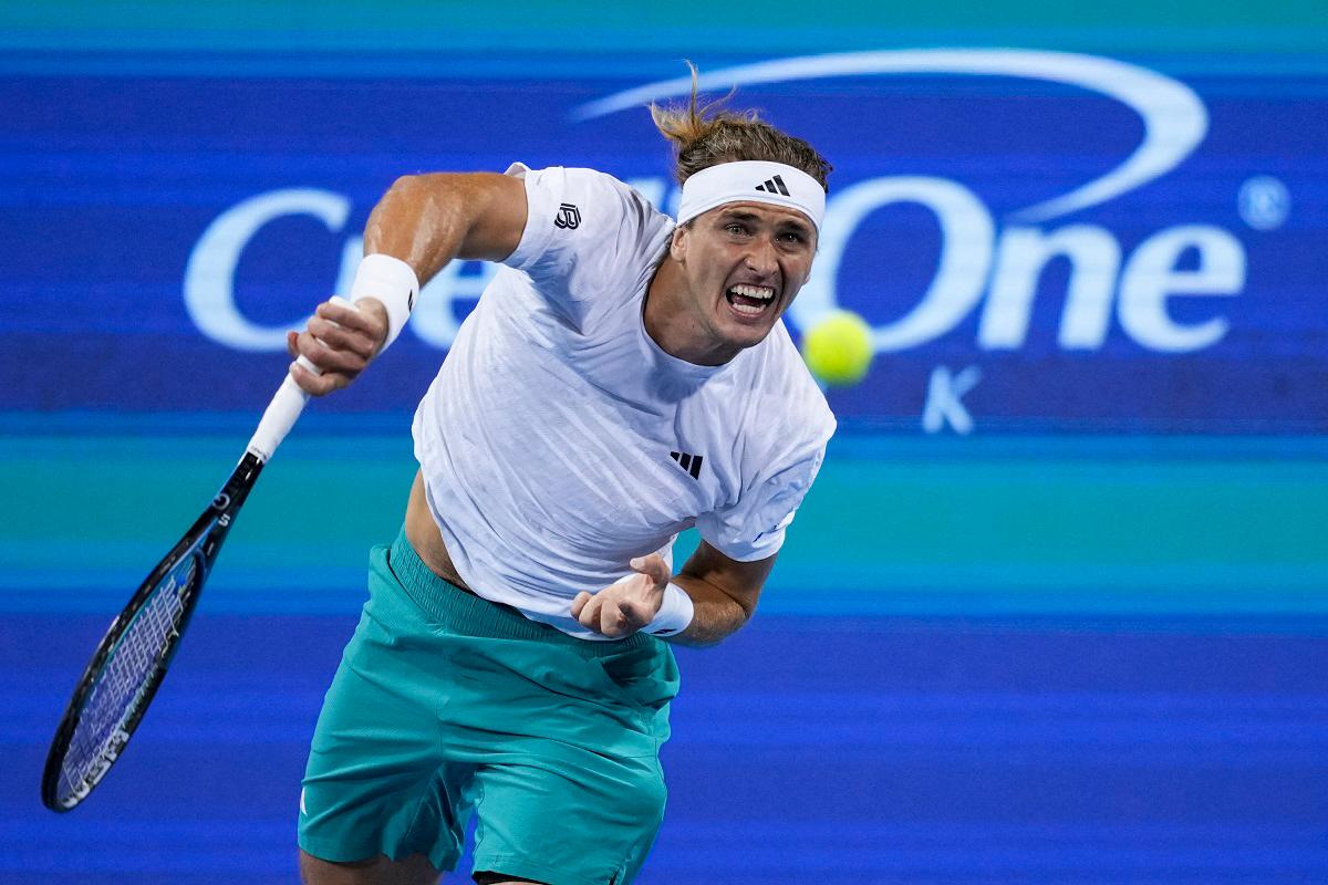 Zverev dominates in Cincinnati Open, Shelton advances after injury