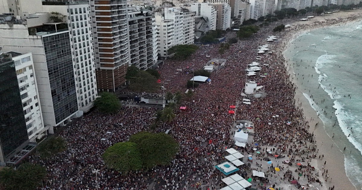 'No amnesty!' Brazilians protest against bid to pardon Bolsonaro