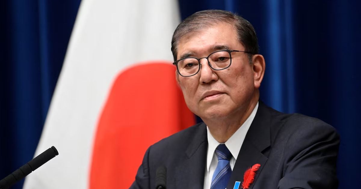'Trump Whisperer' ex-minister joins Japan PM race