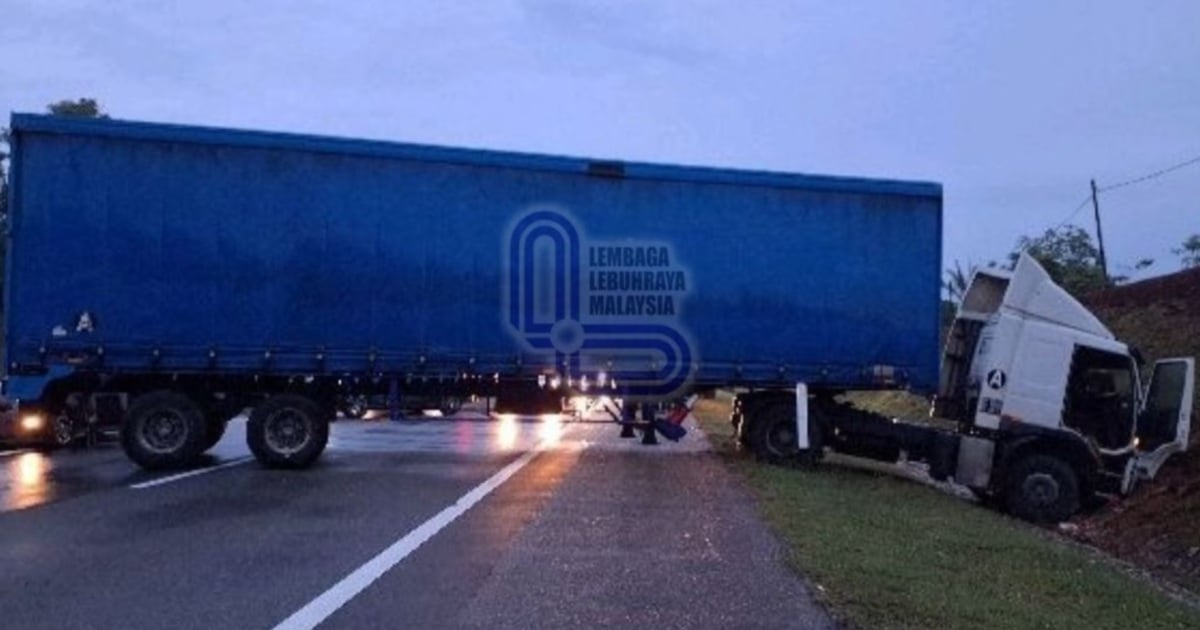 10km traffic crawl after crash on North-South Expressway in Johor