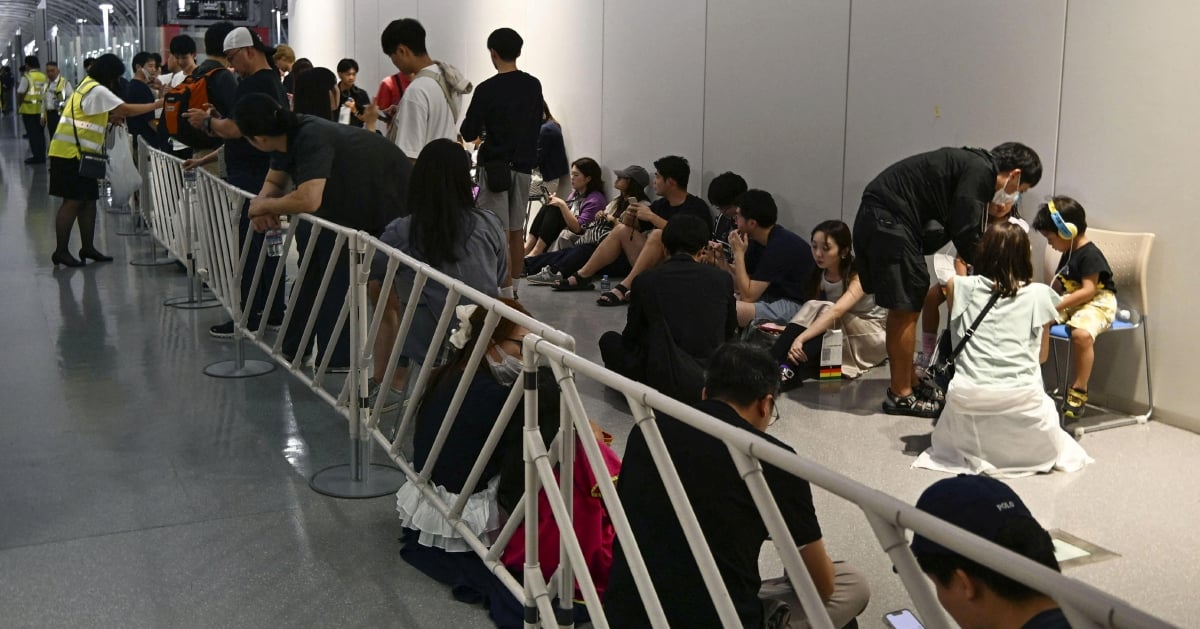United Airlines flight makes emergency landing in Japan, two people injured