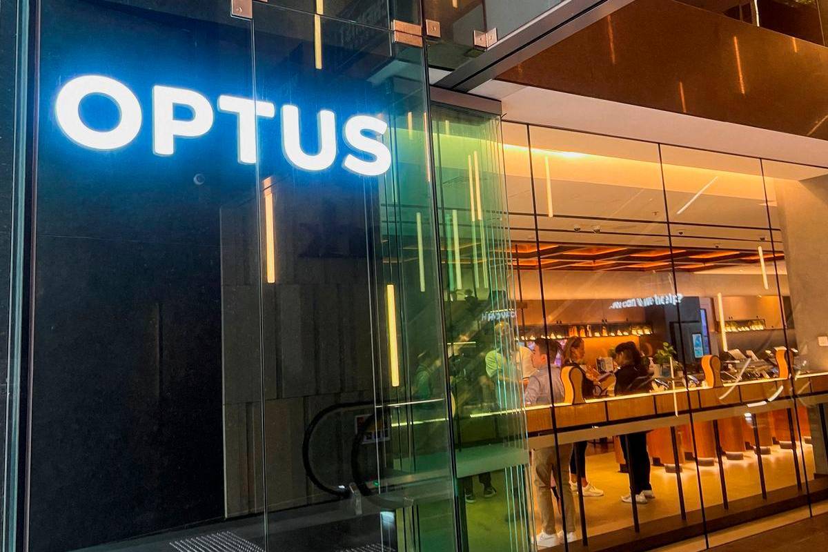Three dead in Australia after Optus glitch disrupts emergency calls