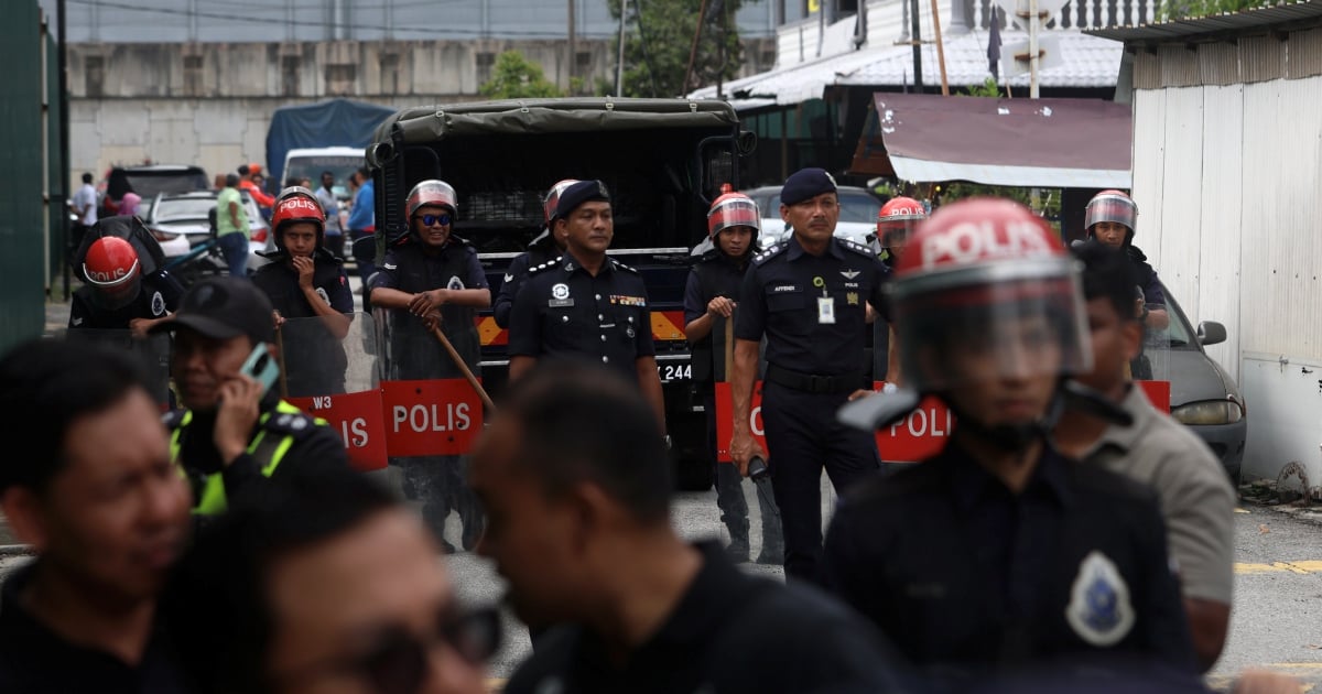 7 arrested over alleged assault on Dang Wangi police chief, 1 pleads guilty