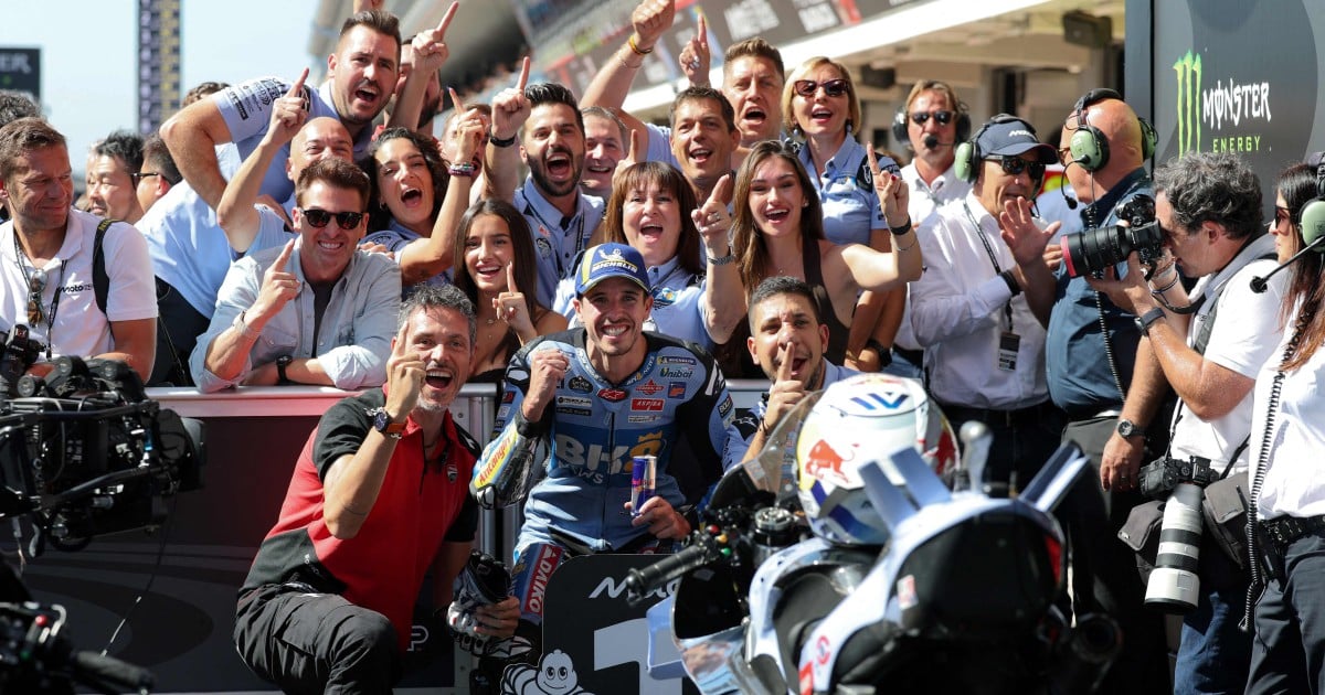 Alex Marquez breaks lap record to clinch pole at Catalan Grand Prix