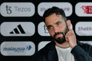 Amorim confirms Bayindir to start in Manchester derby despite new signing