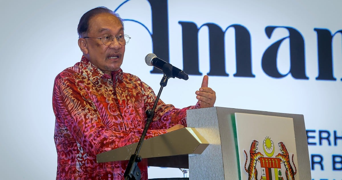 Anwar: Don't belittle contributions of Sarawak's 'lowly-educated' founding fathers