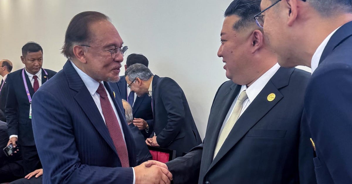 Anwar meets Kim Jong Un at Tiananmen parade