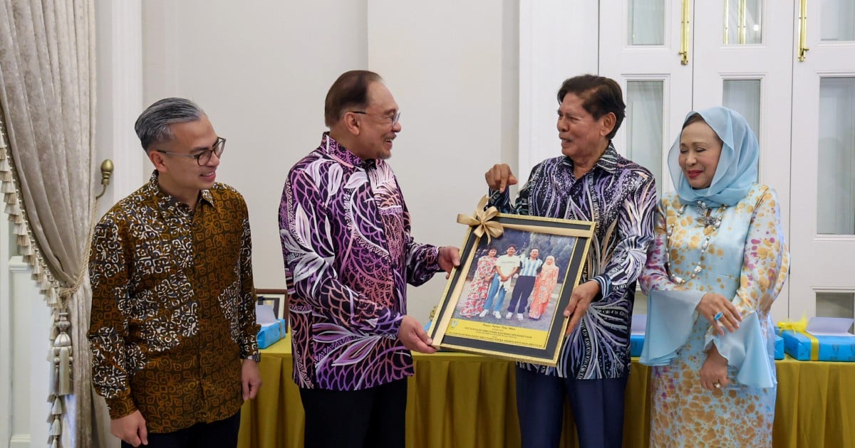 Anwar meets Penang Governor at Seri Mutiara ahead of Malaysia Day event