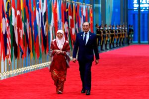 Anwar perkasa usaha diplomatik Malaysia pada hari kedua di Tianjin